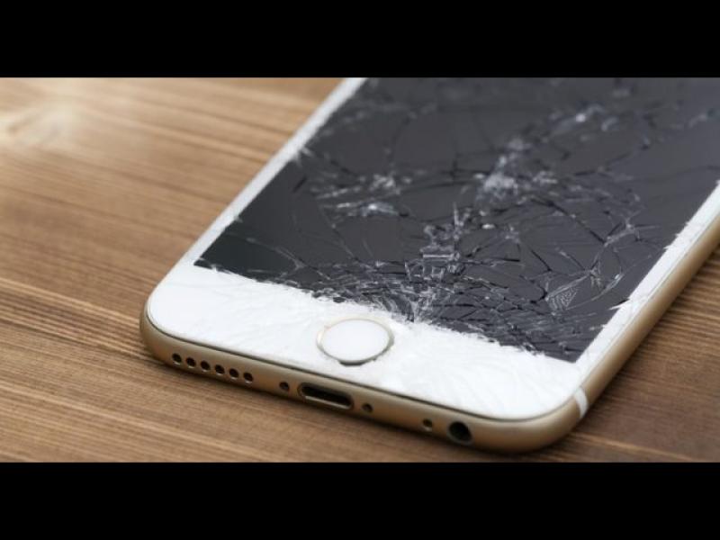 Устранение повреждений стекла на iPhone