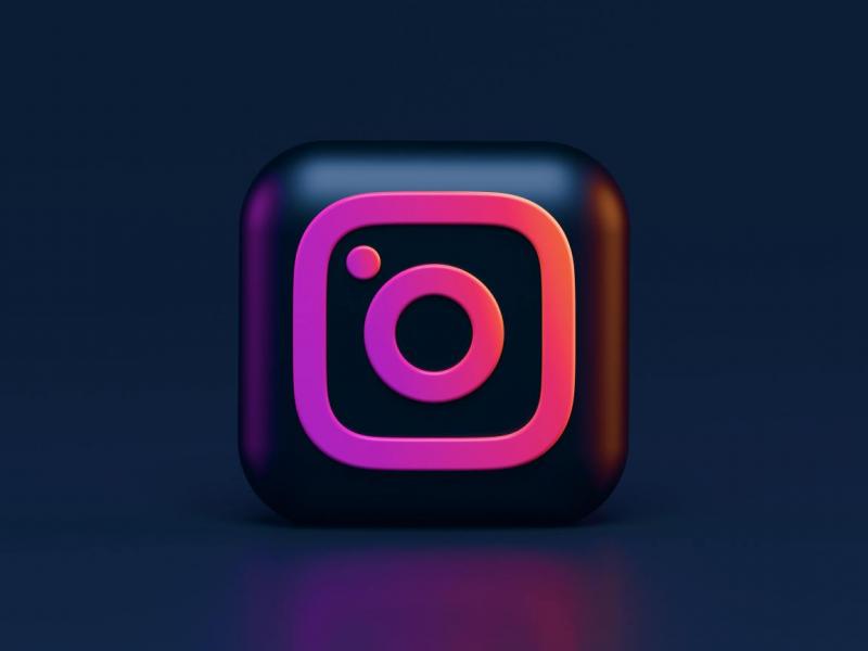 Instagram 